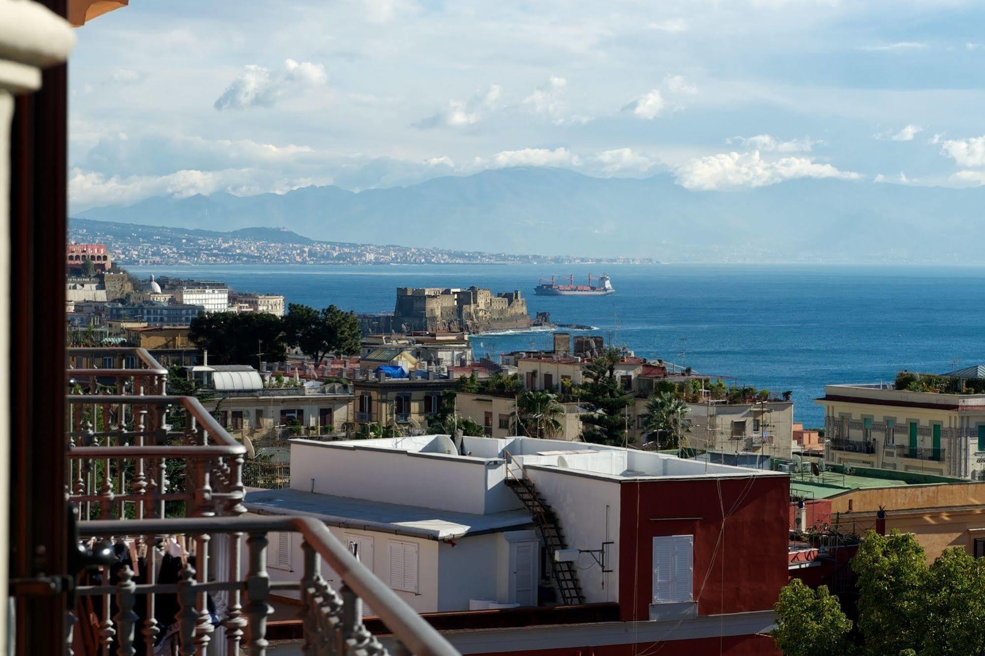 Napolicentro Mare - Sea View Rooms & Suites Exterior photo